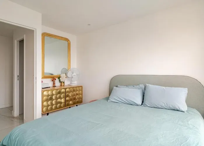 Nice Apartment With Amazing View Of Paris Plus Parking