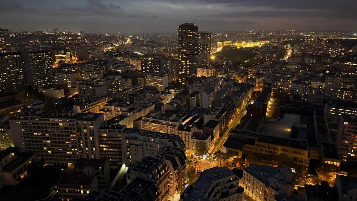 With Amazing View Of Parking * Parigi